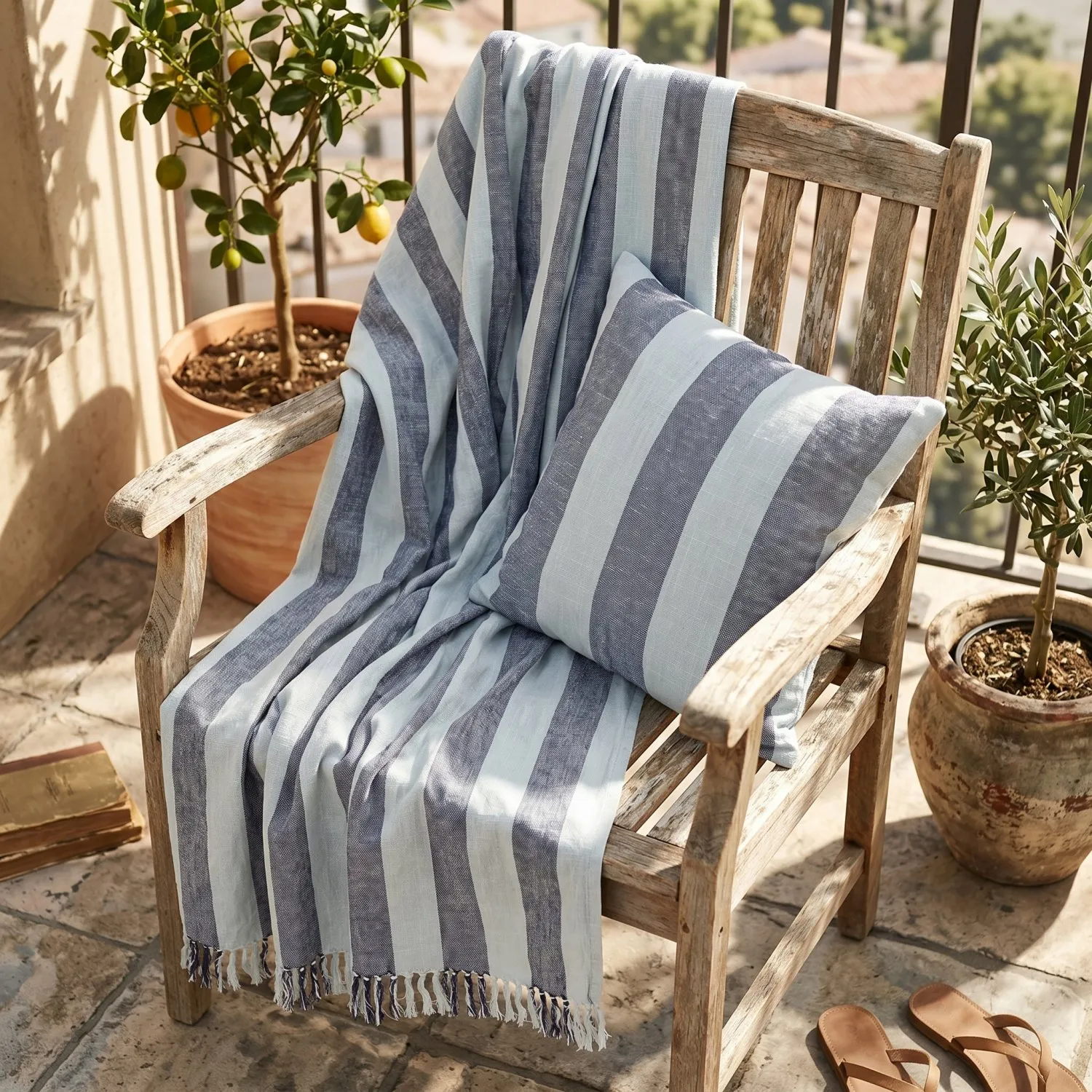Funda de almohada - Kora stripe cotton cushion cover (azul marino/azul claro)