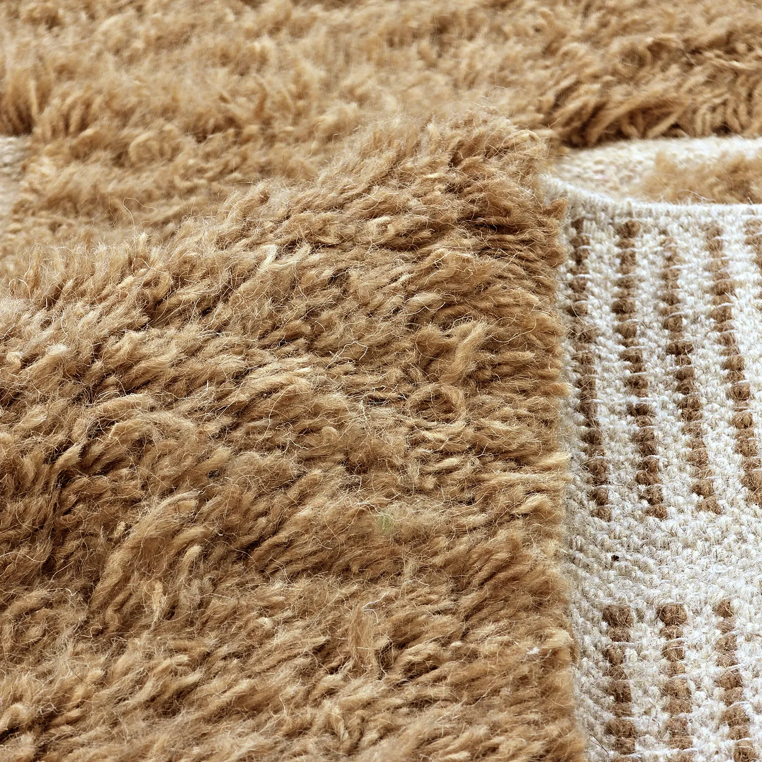 Alfombras de pelo largo - Kiberg Hand Woven Wool Shaggy (beige)