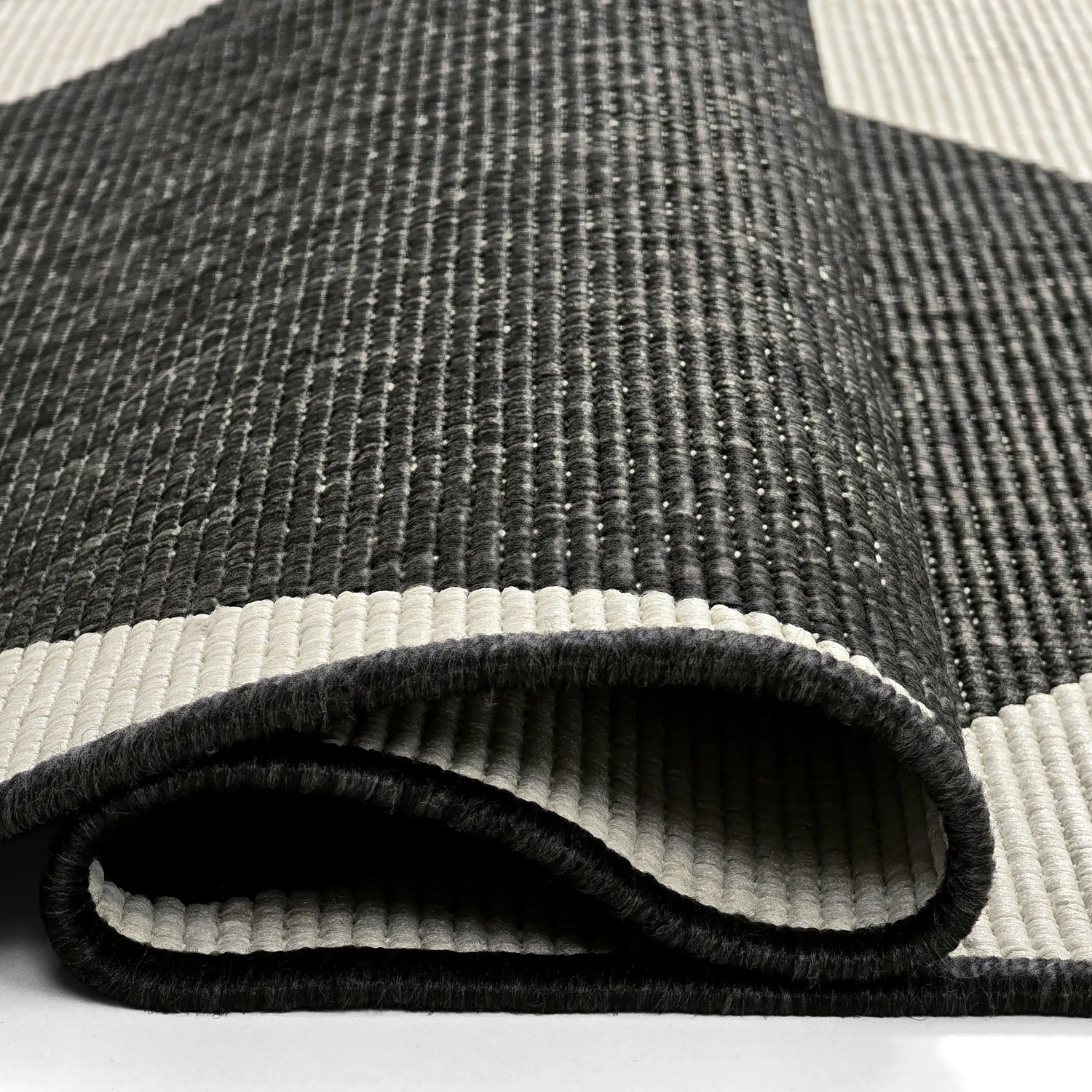 Alfombras de Interior/Exterior - Aurora (negro/blanco)