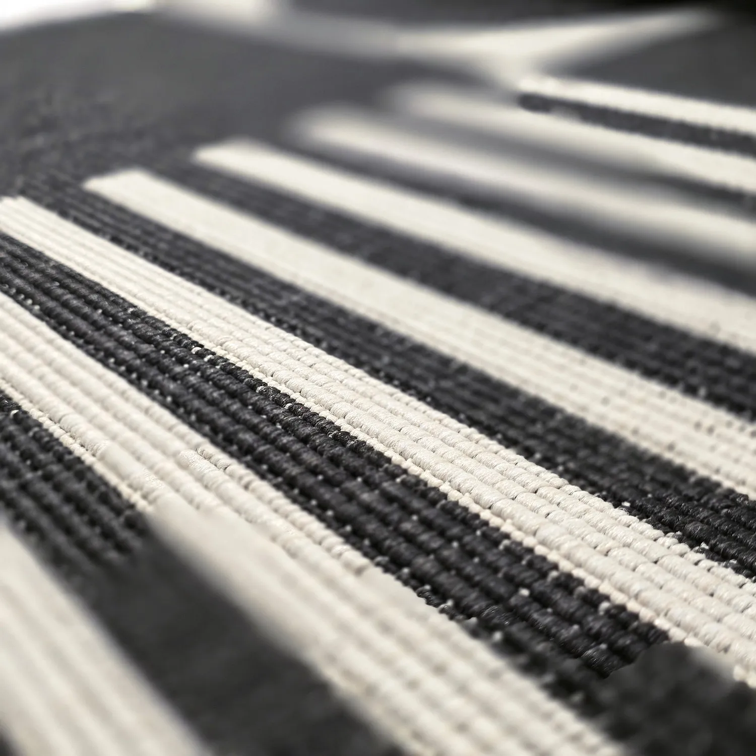 Alfombras de Interior/Exterior - Aurora (negro/blanco)