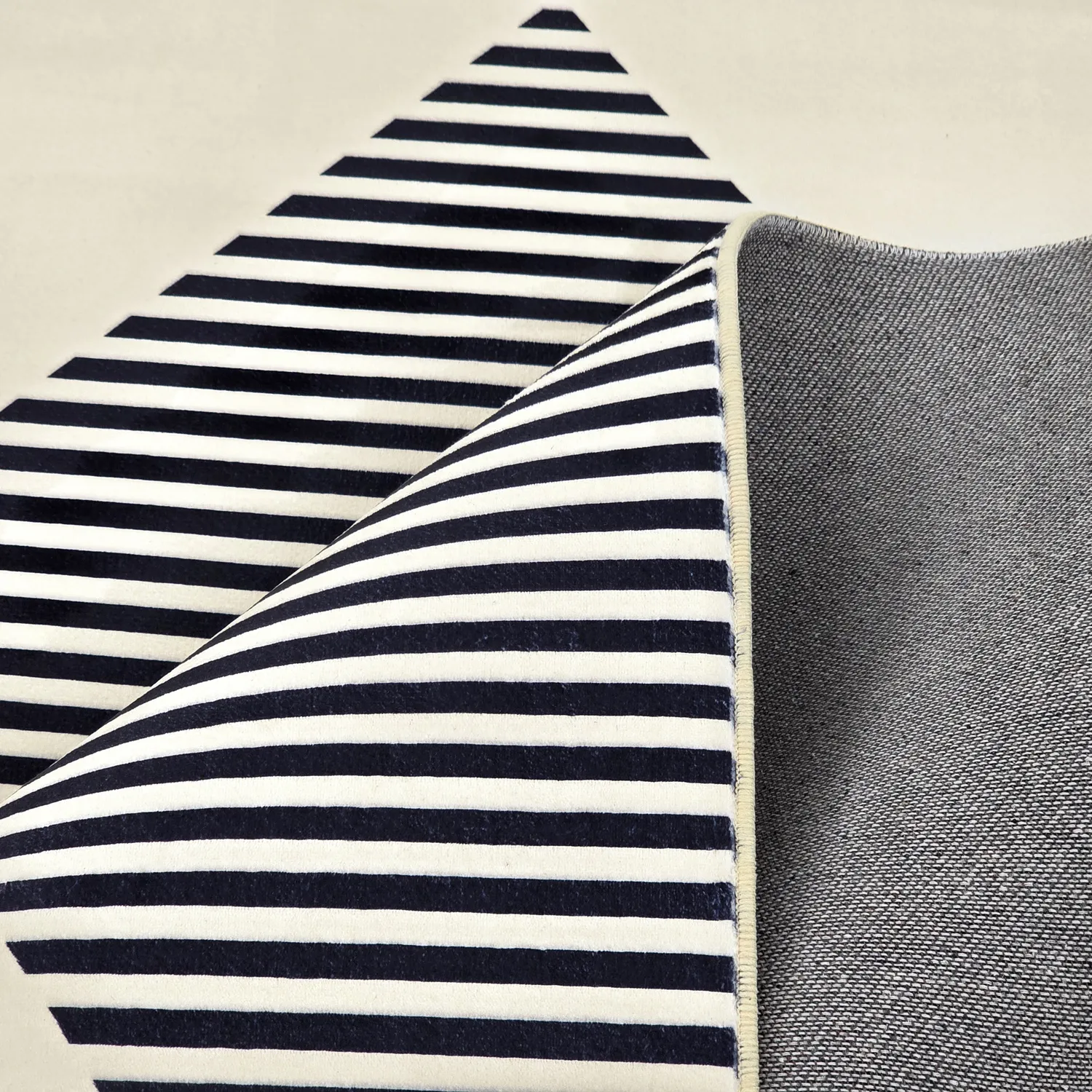 Alfombra Wilton - Pucon (negro/crema)