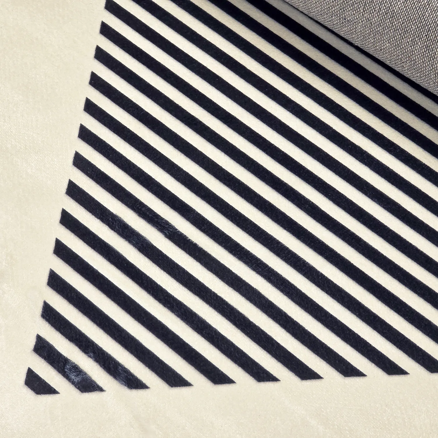 Alfombra Wilton - Pucon (negro/crema)